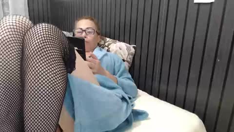 Snapshot of felina_hot chatting on 8, 12, 2024 Felina Hot online show from 8, 12, 2024