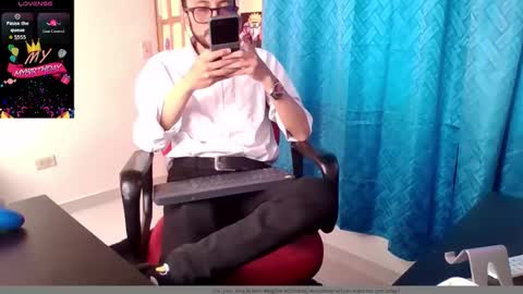 Lion king Felipe online show from 24, 9, 2025