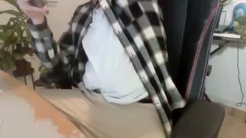 Snapshot of fem_alice_louis_dom chatting on 11, 11, 2025 fem_alice_louis_dom online show from 11, 11, 2025