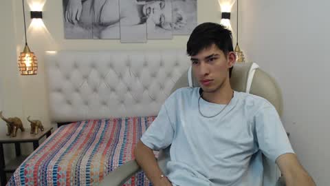 FER PHOENIX online show from 4, 2, 2025