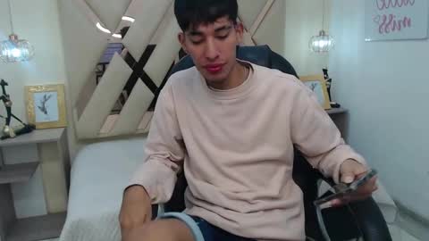 FER PHOENIX online show from 8, 3, 2025