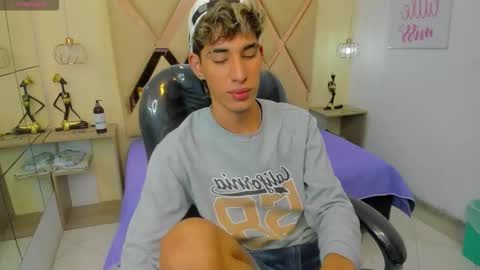 FER PHOENIX online show from 11, 11, 2025