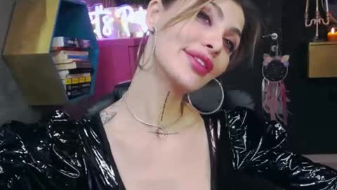 Sarah online show from 27, 2, 2025