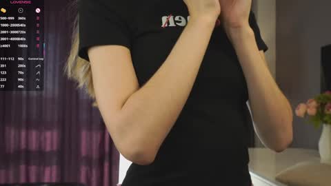 Hello there im Isabela3 online show from 8, 6, 2026