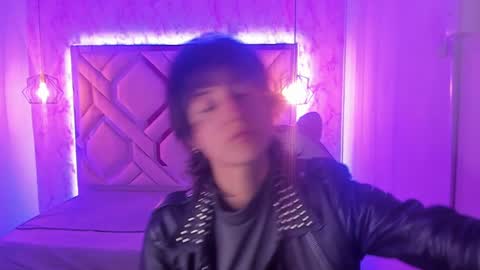   online show from 13, 2, 2025