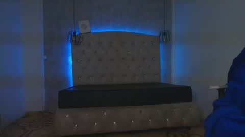   online show from 8, 10, 2025