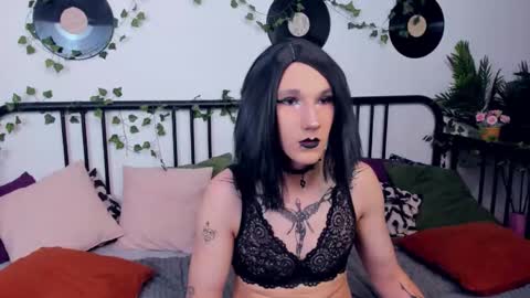 Snapshot of filldamon chatting on 30, 9, 2025 Honey Ill be waiting for you Tue Wed Thu Fri Sat Sun 10am-5pm online show from 30, 9, 2025