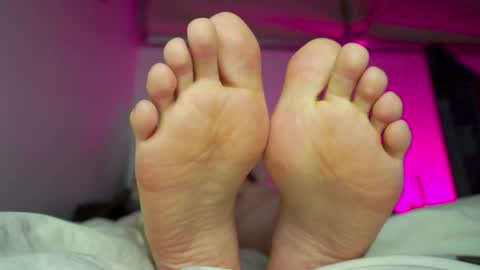 Snapshot of findomfeet_ chatting on 8, 5, 2026 Ashley online show from 8, 5, 2026