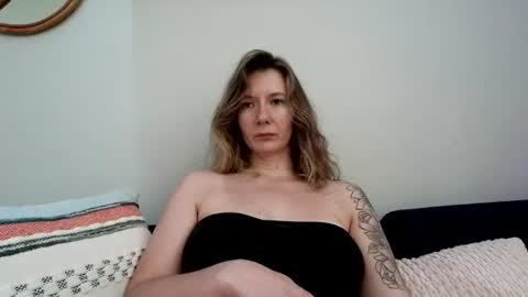 Snapshot of findomgoddessnatalia chatting on 28, 7, 2026 Goddess Natalia Findom online show from 28, 7, 2026