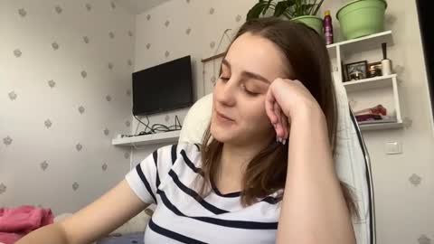 Snapshot of fionapiccard chatting on 15, 12, 2025 Keite wanna play Meow online show from 15, 12, 2025