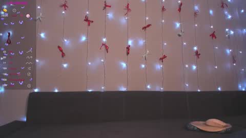 Snapshot of fire_moth chatting on 23, 12, 2025 Bellatrix online show from 23, 12, 2025