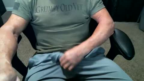 Snapshot of fitguy40 chatting on 15, 5, 2026 fitguy40 online show from 15, 5, 2026