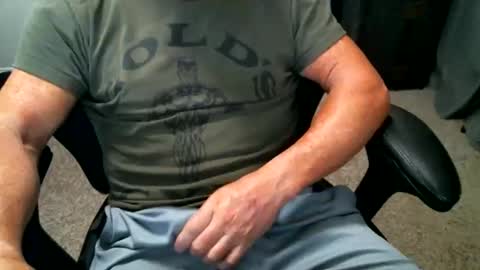 Snapshot of fitguy40 chatting on 17, 5, 2026 fitguy40 online show from 17, 5, 2026