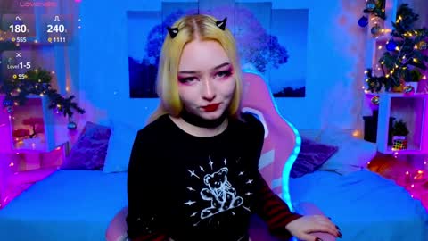 Snapshot of flaircorell chatting on 6, 1, 2025 Sophie online show from 6, 1, 2025