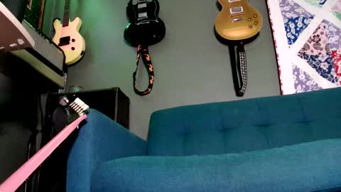 Flannel Dong online show from 27, 11, 2025