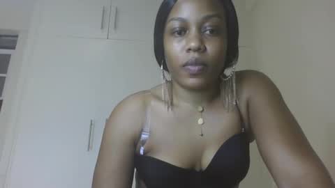 Snapshot of flora_fantasy chatting on 10, 5, 2026 fantasy online show from 10, 5, 2026