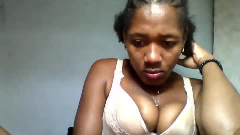 florencia011 online show from 12, 2, 2025