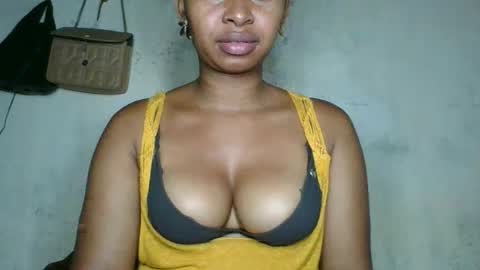 florencia011 online show from 1, 11, 2025