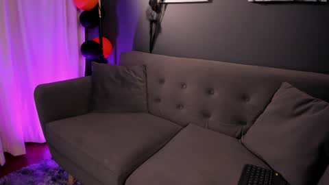 Its a pleasure to meet you. Im Flower. Help me reach 1k. Follow me. online show from 18, 10, 2025