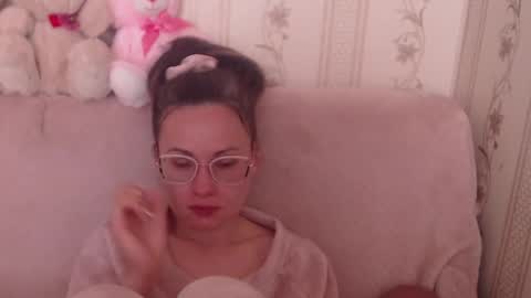Snapshot of flowercandydoll13 chatting on 4, 5, 2026 say meow and send tip online show from 4, 5, 2026