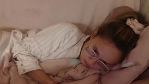 Snapshot of flowercandydoll13 chatting on 15, 7, 2026 say meow and send tip online show from 15, 7, 2026