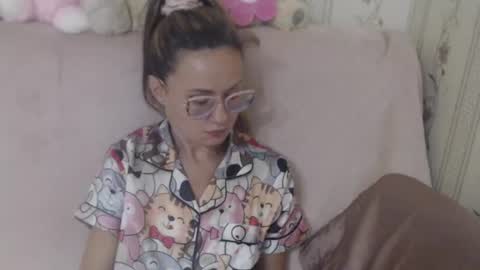 Snapshot of flowercandydoll13 chatting on 28, 7, 2026 say meow and send tip online show from 28, 7, 2026