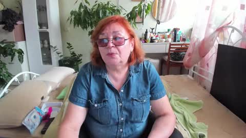 Snapshot of flowerlover8 chatting on 13, 10, 2025 Flowerlower online show from 13, 10, 2025