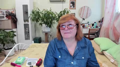 Snapshot of flowerlover8 chatting on 6, 11, 2025 Flowerlower online show from 6, 11, 2025