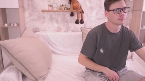 Fluffy and Krut online show from 14, 12, 2025