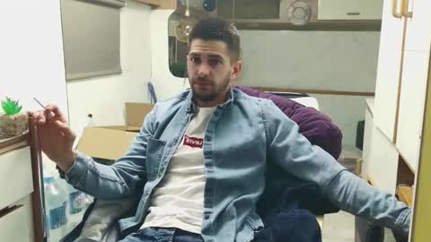 independent model online show from 20, 4, 2026