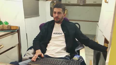 independent model online show from 22, 4, 2026