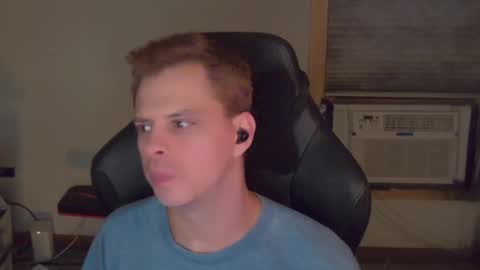 Snapshot of forever_broken chatting on 1, 10, 2025 forever_broken online show from 1, 10, 2025