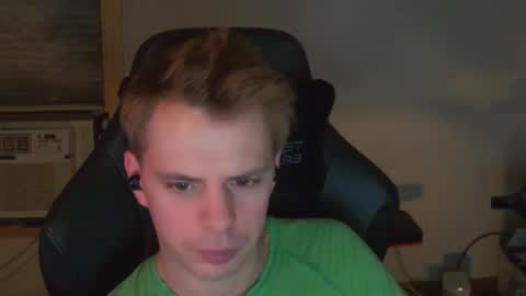 Snapshot of forever_broken chatting on 2, 12, 2025 forever_broken online show from 2, 12, 2025