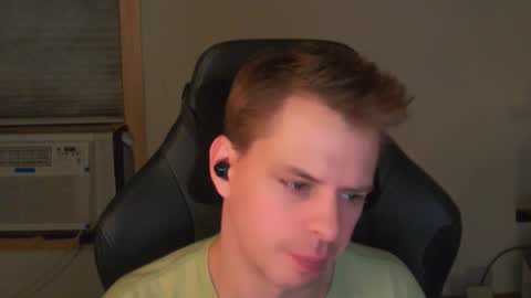 Snapshot of forever_broken chatting on 5, 12, 2025 forever_broken online show from 5, 12, 2025