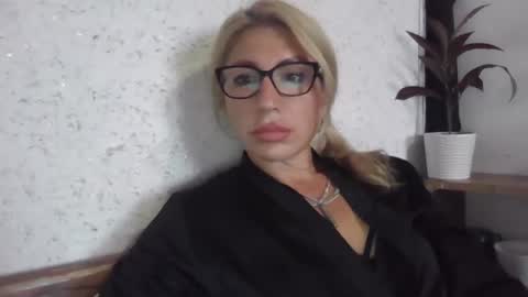 fox_red_lady7 online show from 18, 9, 2025