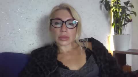 fox_red_lady7 online show from 9, 10, 2025