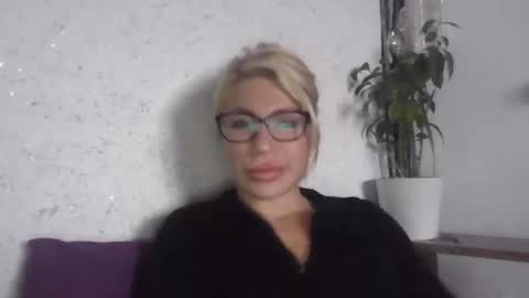 fox_red_lady7 online show from 18, 10, 2025