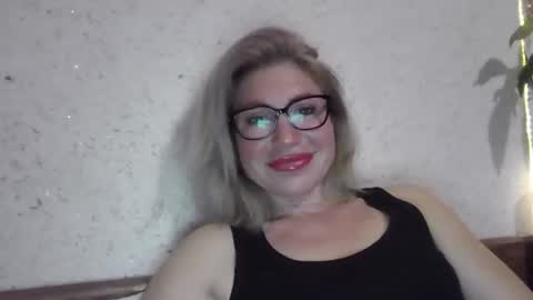 fox_red_lady7 online show from 13, 4, 2026