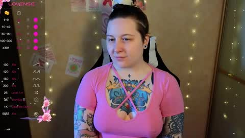 Snapshot of foxgirlandmerguis chatting on 25, 5, 2026 Belinda online show from 25, 5, 2026