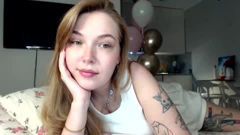 Snapshot of foxxycindy chatting on 4, 12, 2025 Cindy online show from 4, 12, 2025