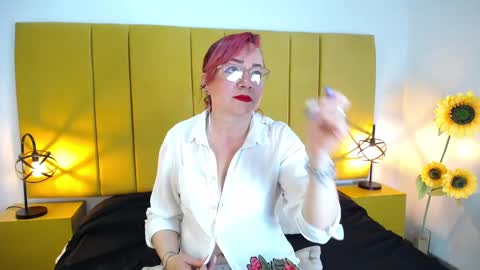 Foxy miilf online show from 11, 9, 2025