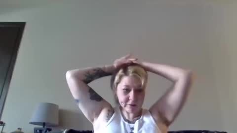 Snapshot of foxyfang chatting on 21, 12, 2025 foxyfang online show from 21, 12, 2025