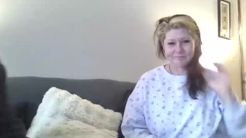 Snapshot of foxyfang chatting on 2, 2, 2026 foxyfang online show from 2, 2, 2026