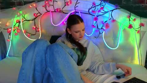 Marybrown eye Katy gray eye online show from 15, 3, 2026