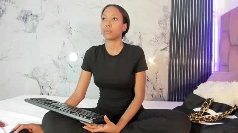 Laura online show from 5, 11, 2025