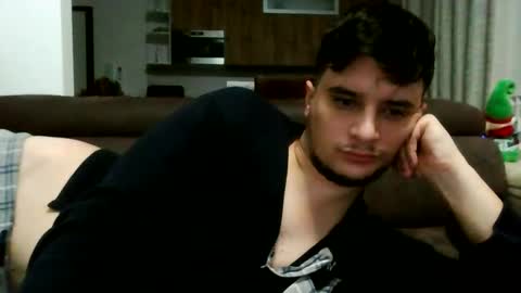 Snapshot of fraromeo2 chatting on 17, 12, 2025 fraromeo2 online show from 17, 12, 2025