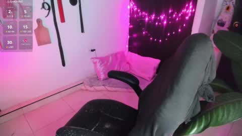 Lia Gomez online show from 27, 4, 2026