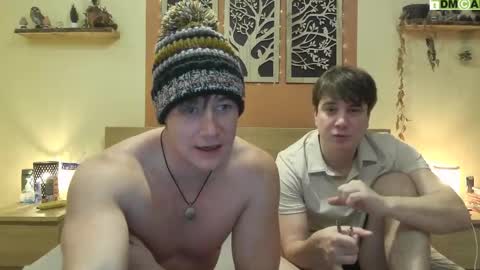 Snapshot of frenchhornybibs chatting on 15, 1, 2026 French Horny Bibs online show from 15, 1, 2026