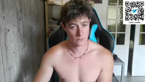 Snapshot of frenchhornybibs chatting on 8, 6, 2026 French Horny Bibs online show from 8, 6, 2026