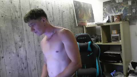 Snapshot of frenchhornybibs chatting on 23, 6, 2026 French Horny Bibs online show from 23, 6, 2026